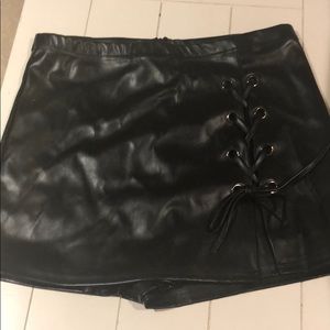Faux leather skort ⭐️⭐️⭐️
